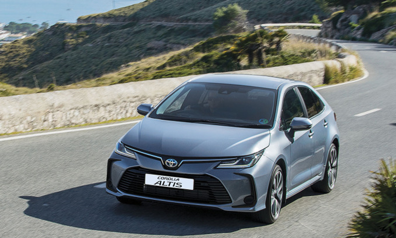 Toyota Corolla Altis Hybrid 2024