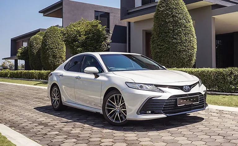 Toyota Camry Hybrid 2023
